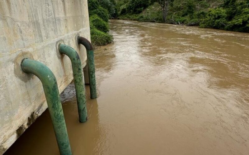 Após fortes chuvas, rios que abastecem Prado, Teixeira, Eunápolis e Porto Seguro tiveram alterações na qualidade. Embasa explica como isso influencia o abastecimento