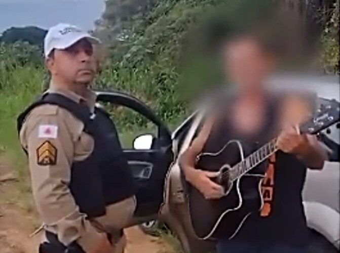 “Seu guarda, eu não sou vagabundo” Motorista embriagado canta para policial antes de ser preso. Veja Vídeo