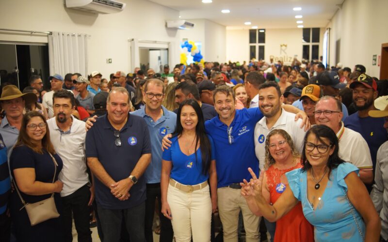 Multidão dá show de democracia no lançamento da pré-candidatura de Dr. Waldir Ferreti a prefeito de Medeiros Neto