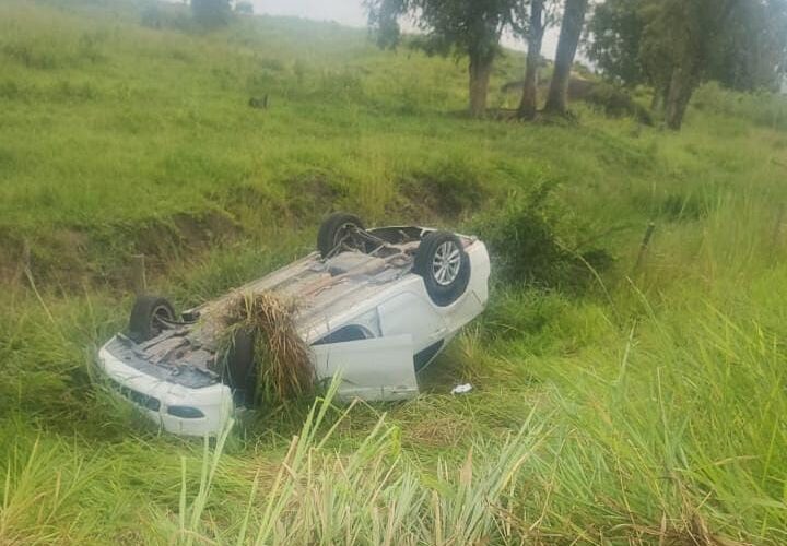 Motorista perde controle em curva e tomba veículo na BA-290, a 01 km de Itanhém