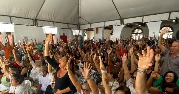 Professores rejeitam proposta de reajuste do governo e paralisam atividades em toda Bahia nesta segunda e terça